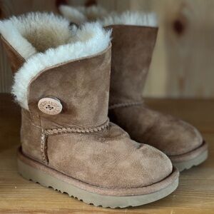 Ugg Boots Kids Girls Bailey Button Boot Size 6